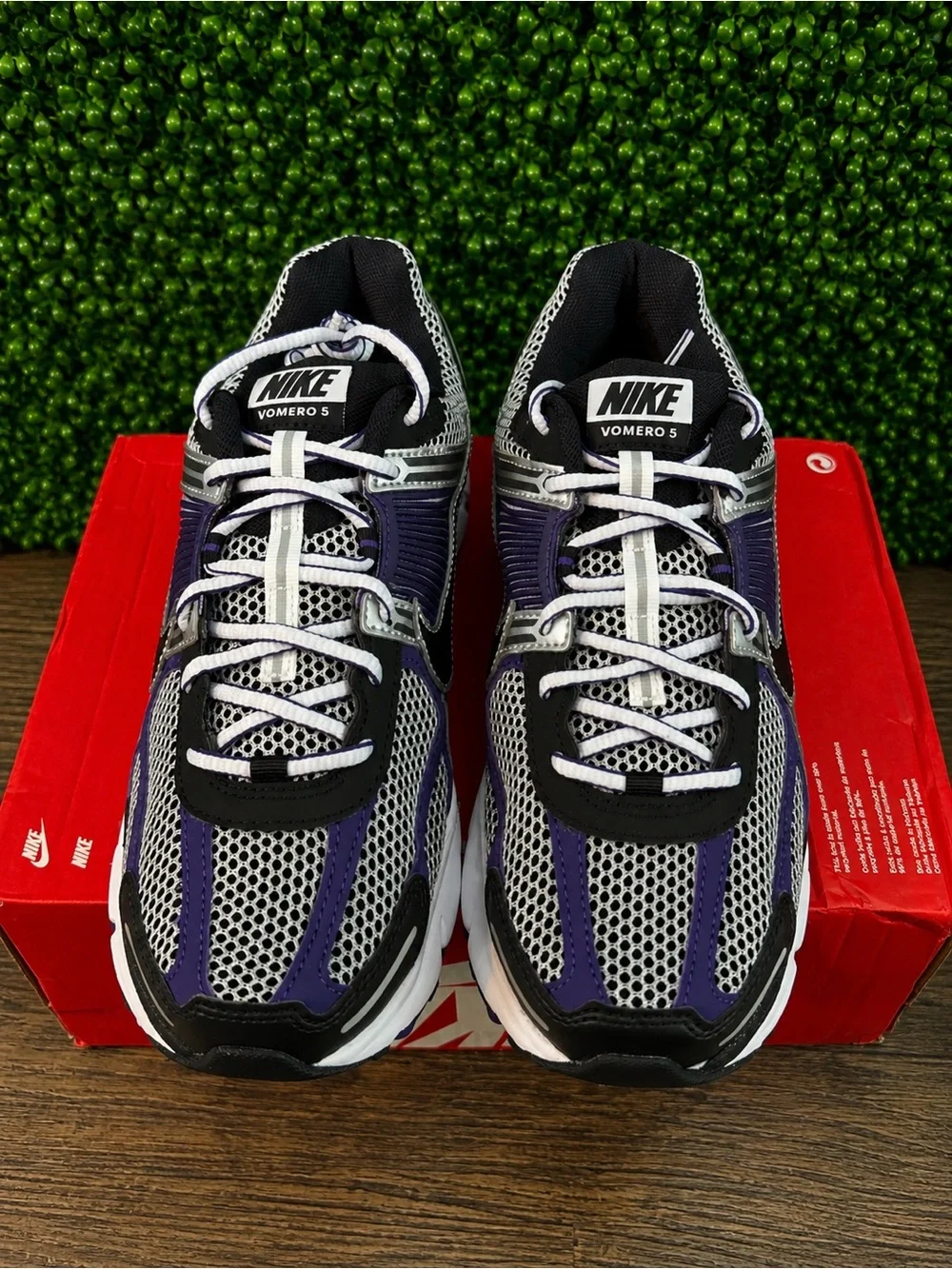 Nike Zoom Vomero 5 Metallic Silver Court Purple Size 9.5 M or 11 W IM2220-095